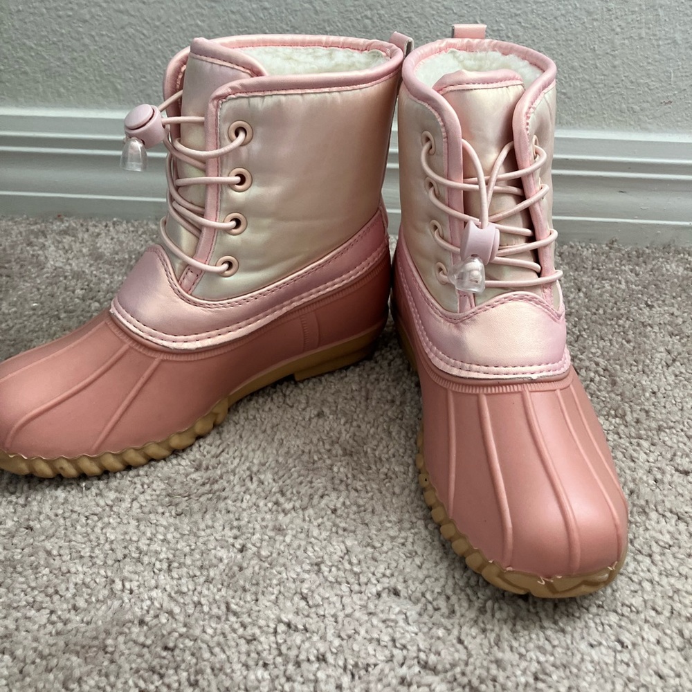 New girls pink duck boot